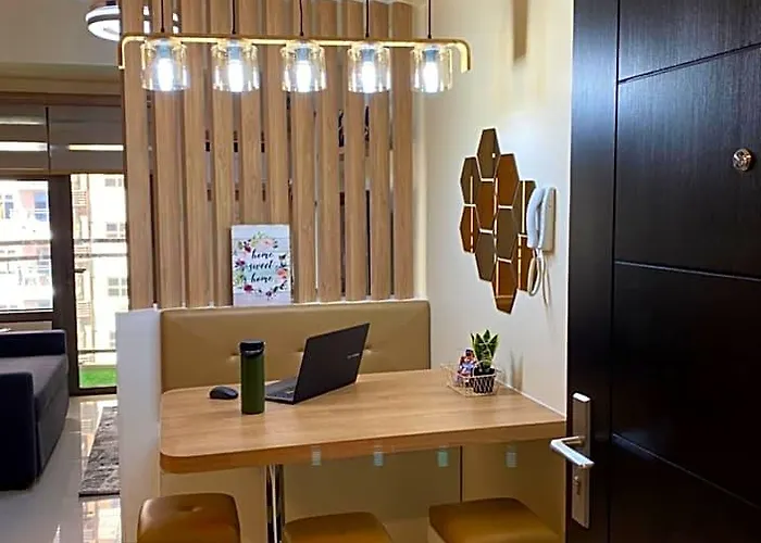 Le 10 The Radiance Bay